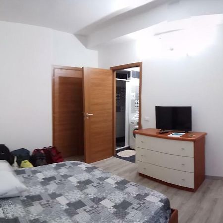 Archimede Lägenhet Pavia Exteriör bild