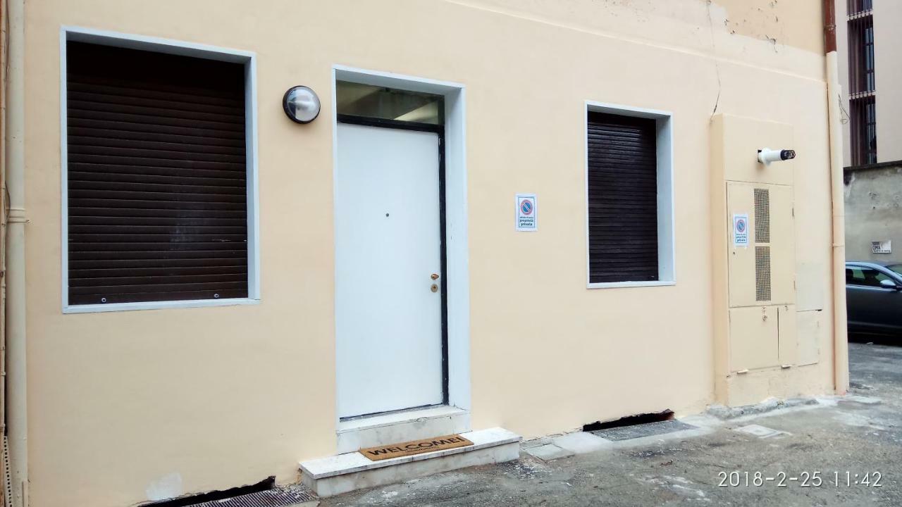 Archimede Lägenhet Pavia Exteriör bild